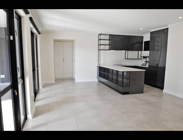 3 BEDROOM APARTMENT FOR SALE IN HYDE PARK